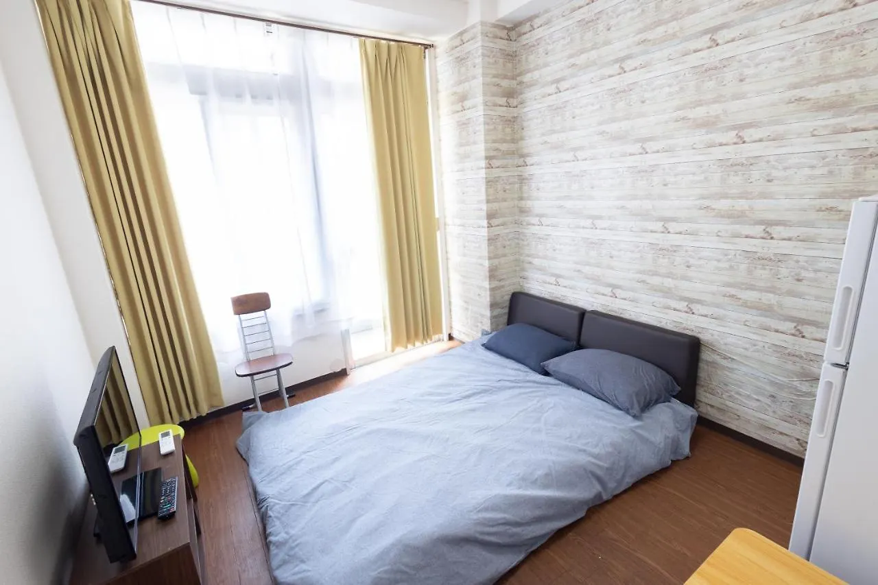 3ベッドルームとリビング 4部屋全て個室 混まない2つのシャワールームとトイレ 東新宿駅2分8名 Токио